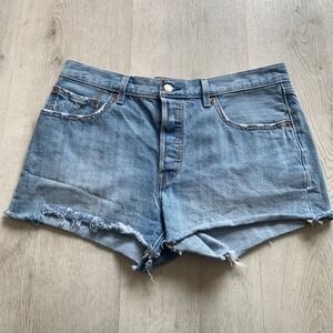 Levi's 501 Women's Denim Cut-Off Shorts Blue Wash W31 Frayed‎ Hem